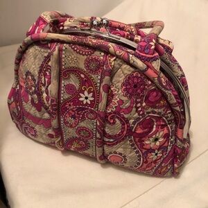 Vera Bradley Eloise Clamshell Large Kiss Lock Bag. Callouts